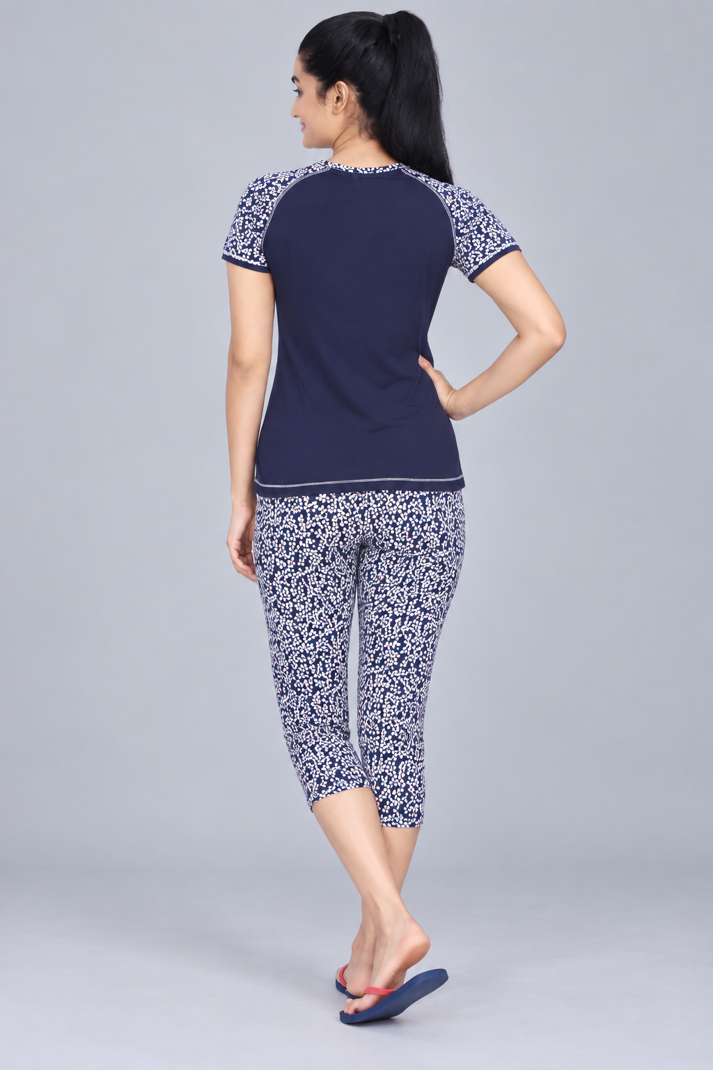 Women’s Printed Lounge T-Shirt & Capri Set